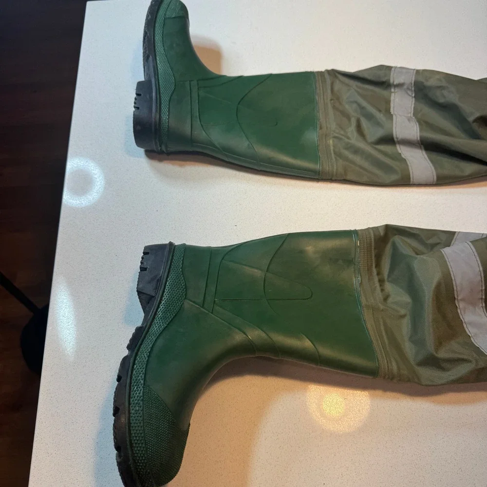 HISEA Chest Waders Mens 9.5 Green Used 28 Inseam Boot Foot
